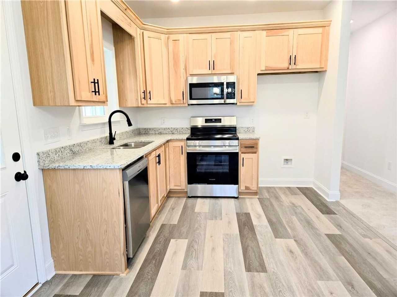 415 Phillips St - Photo 6 of 37