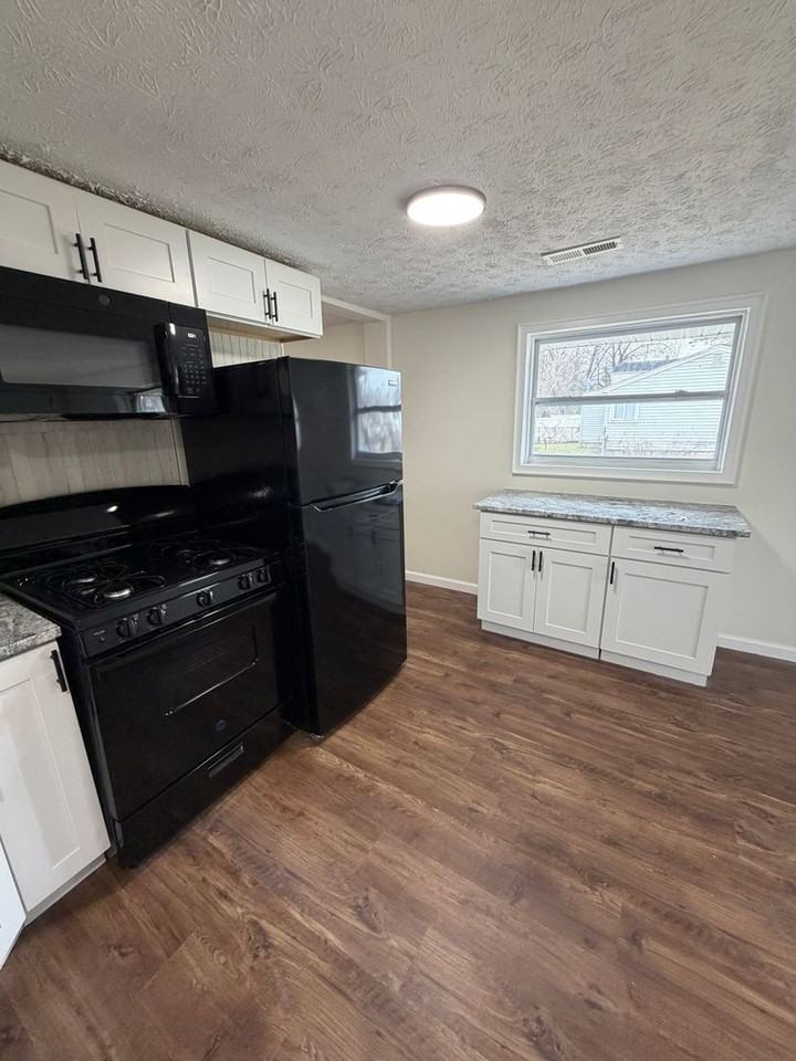 2167 Avalon Pl - Photo 5 of 18