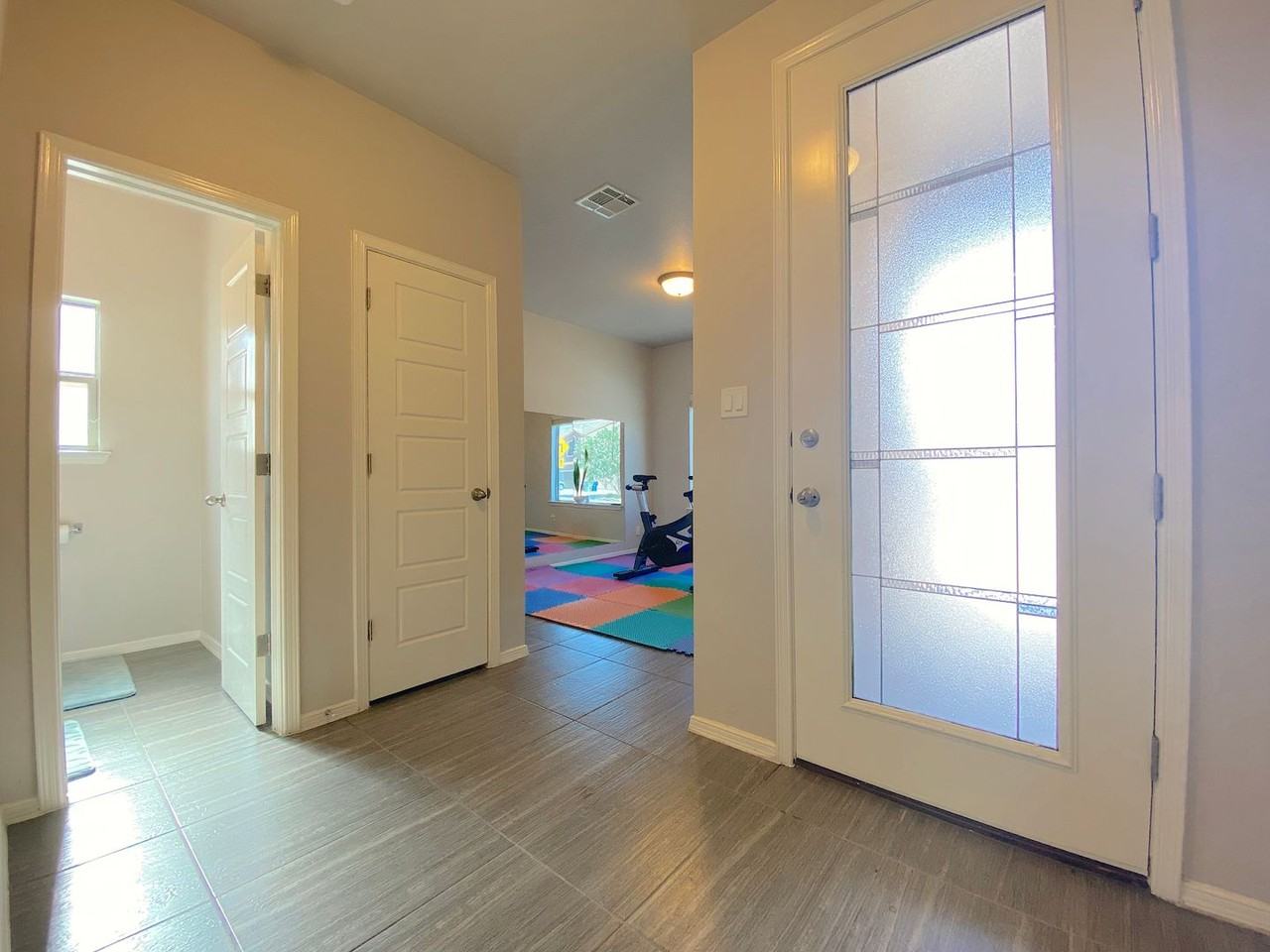 528 Delancey St - Photo 3 of 30