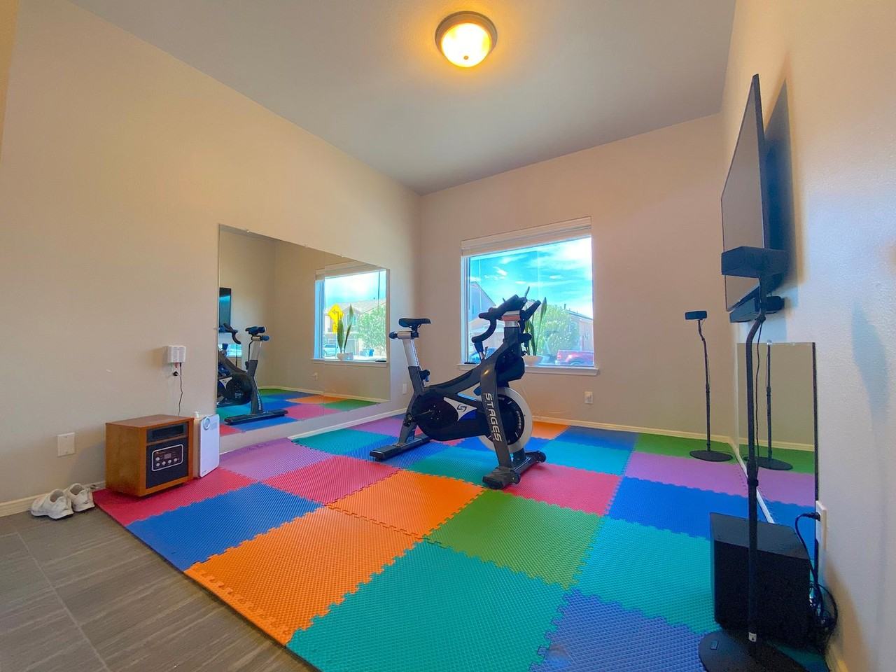 528 Delancey St - Photo 4 of 30