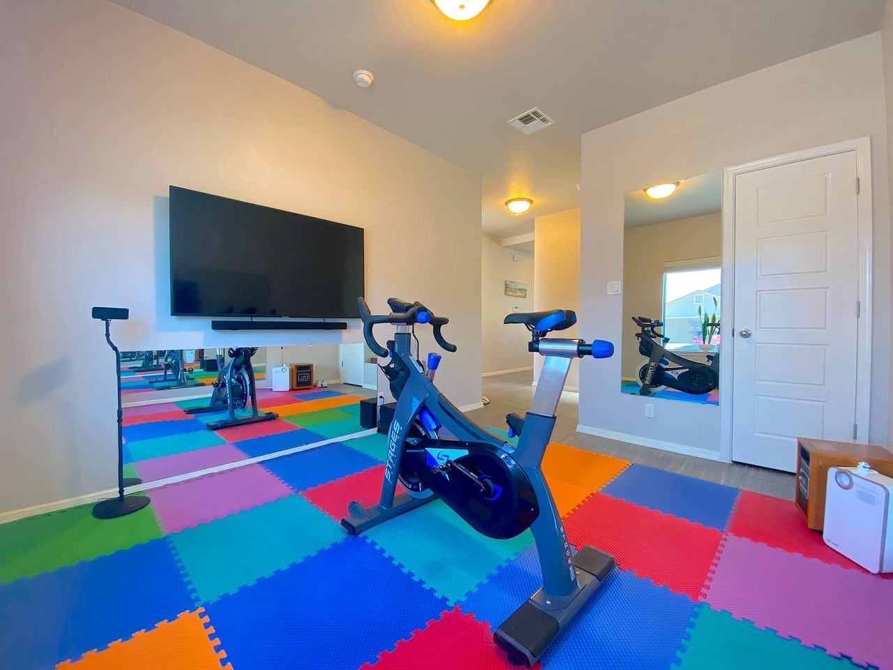 528 Delancey St - Photo 5 of 30