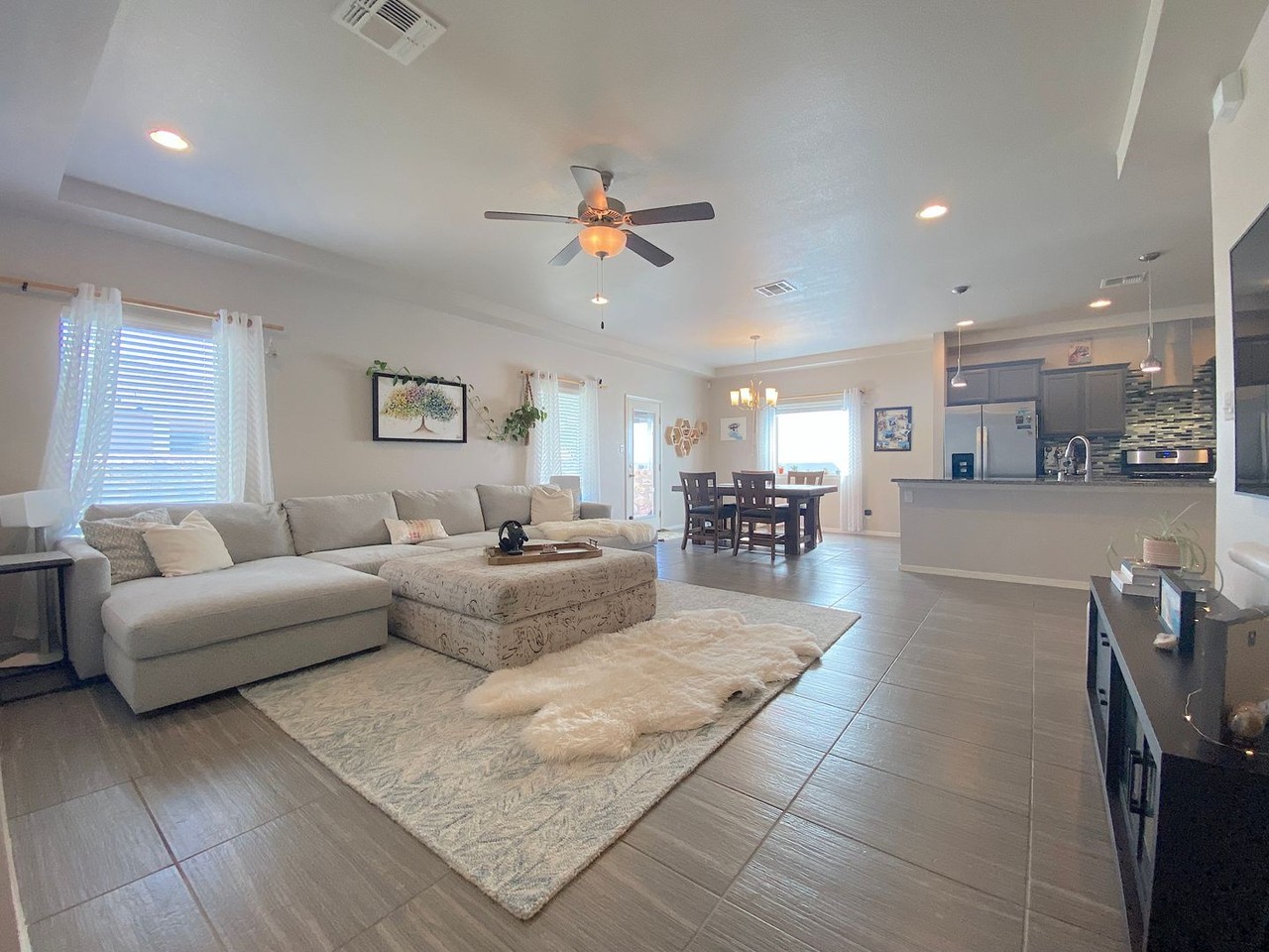 528 Delancey St - Photo 6 of 30