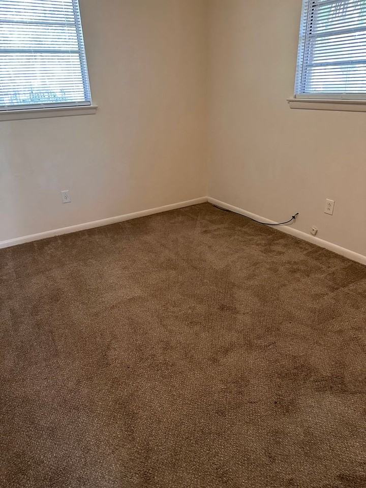 202 Spencer Dr - Photo 2 of 12