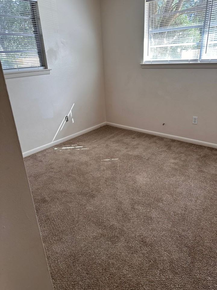 202 Spencer Dr - Photo 3 of 12