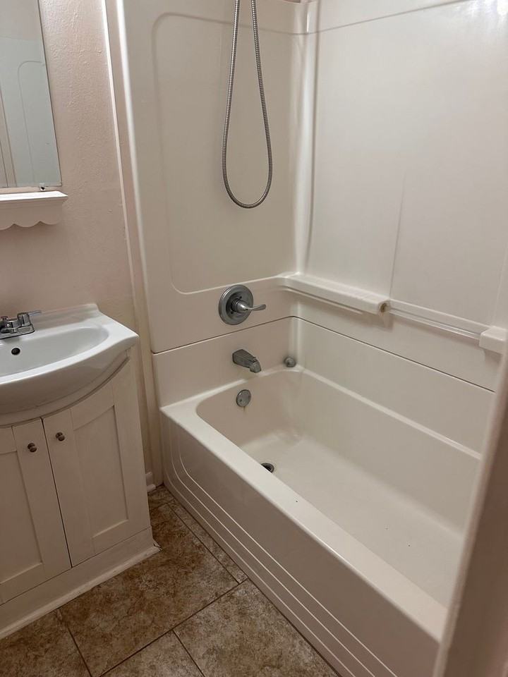 202 Spencer Dr - Photo 4 of 12