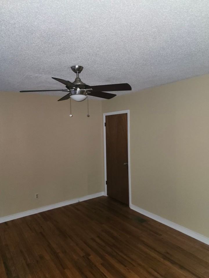 301 Gaile Ave - Photo 2 of 33