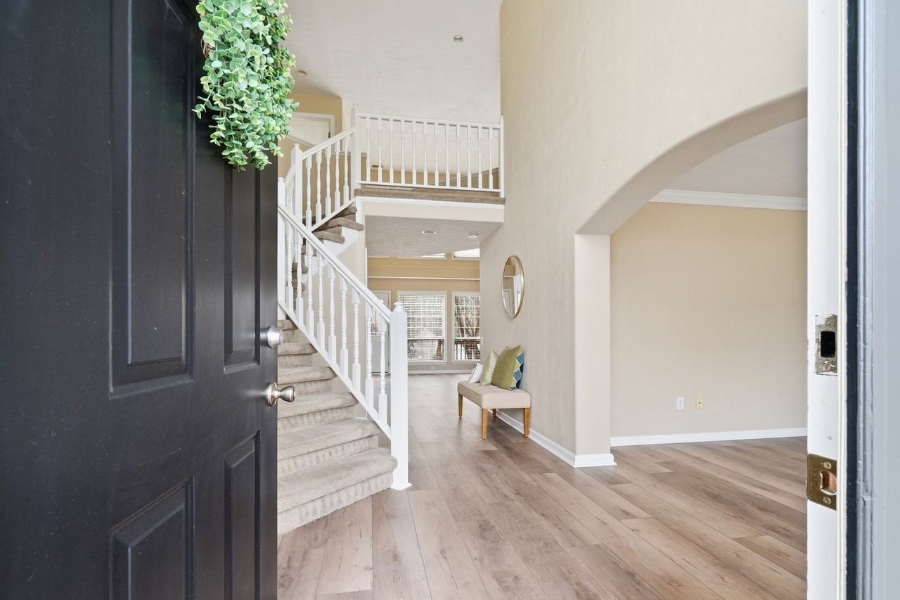 2537 Springhaven Dr - Photo 3 of 50