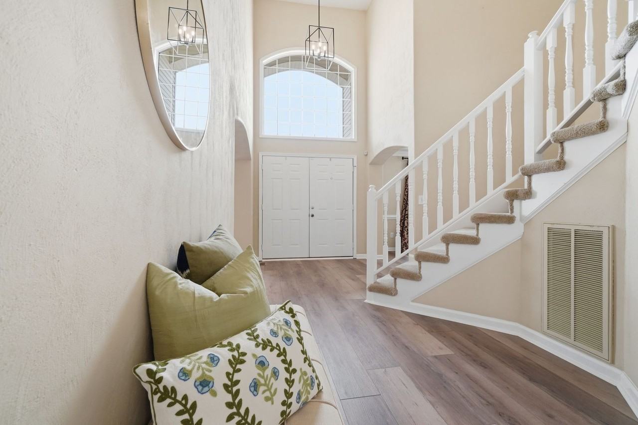 2537 Springhaven Dr - Photo 4 of 50