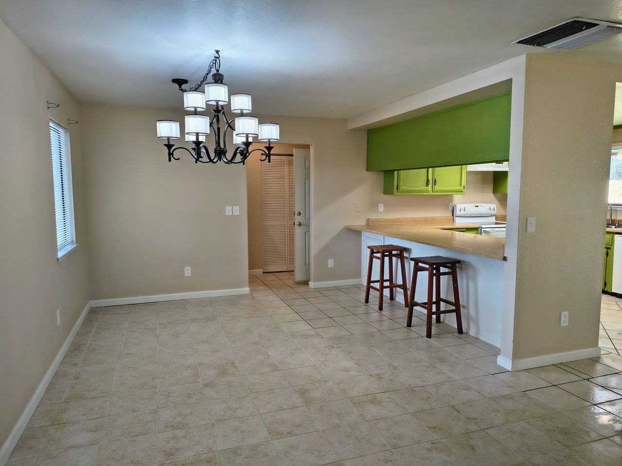 16332 Hawthorne Ave - Photo 3 of 19