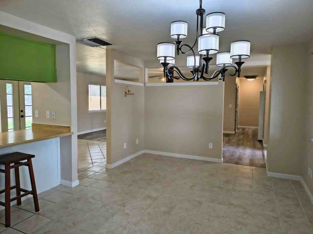 16332 Hawthorne Ave - Photo 4 of 19