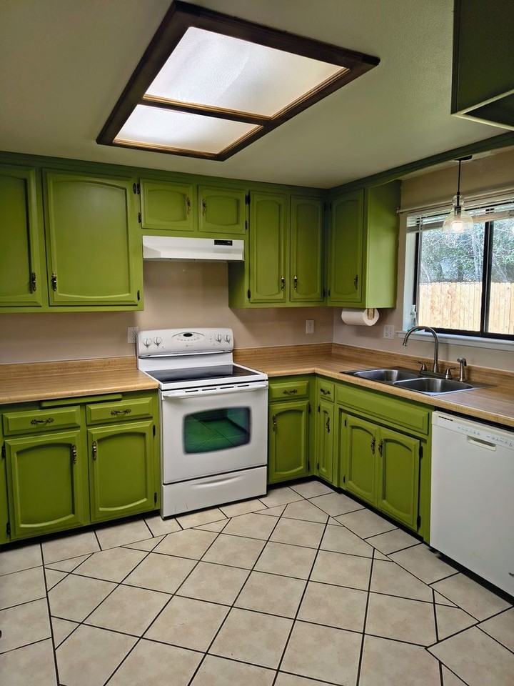 16332 Hawthorne Ave - Photo 5 of 19