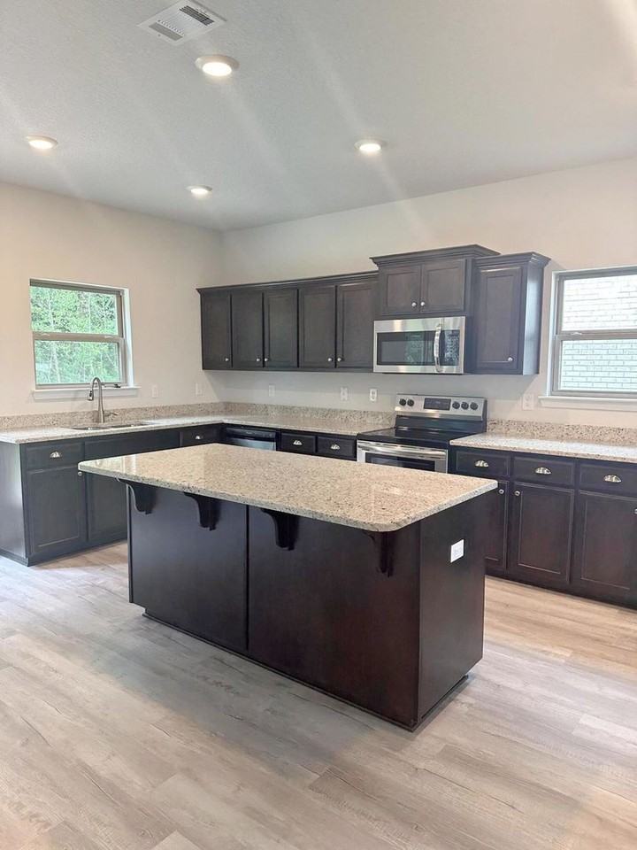 140 Ridgeway Cir - Photo 5 of 28