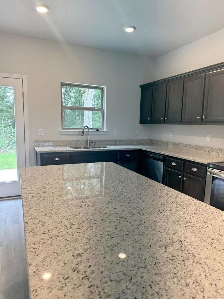 140 Ridgeway Cir - Photo 6 of 28