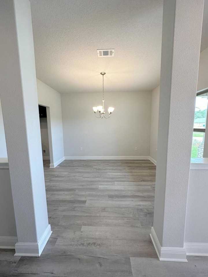 140 Ridgeway Cir - Photo 7 of 28