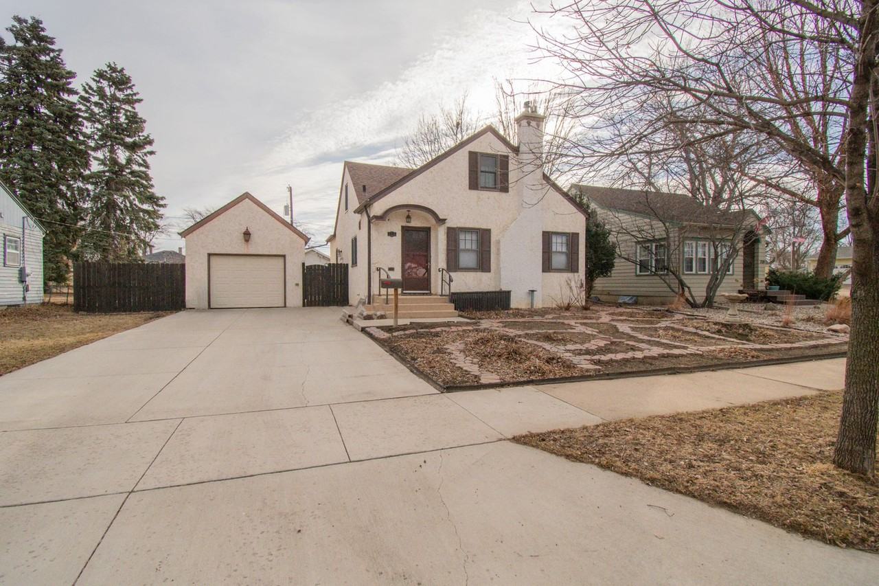 2116 S Euclid Ave - Photo 3 of 47