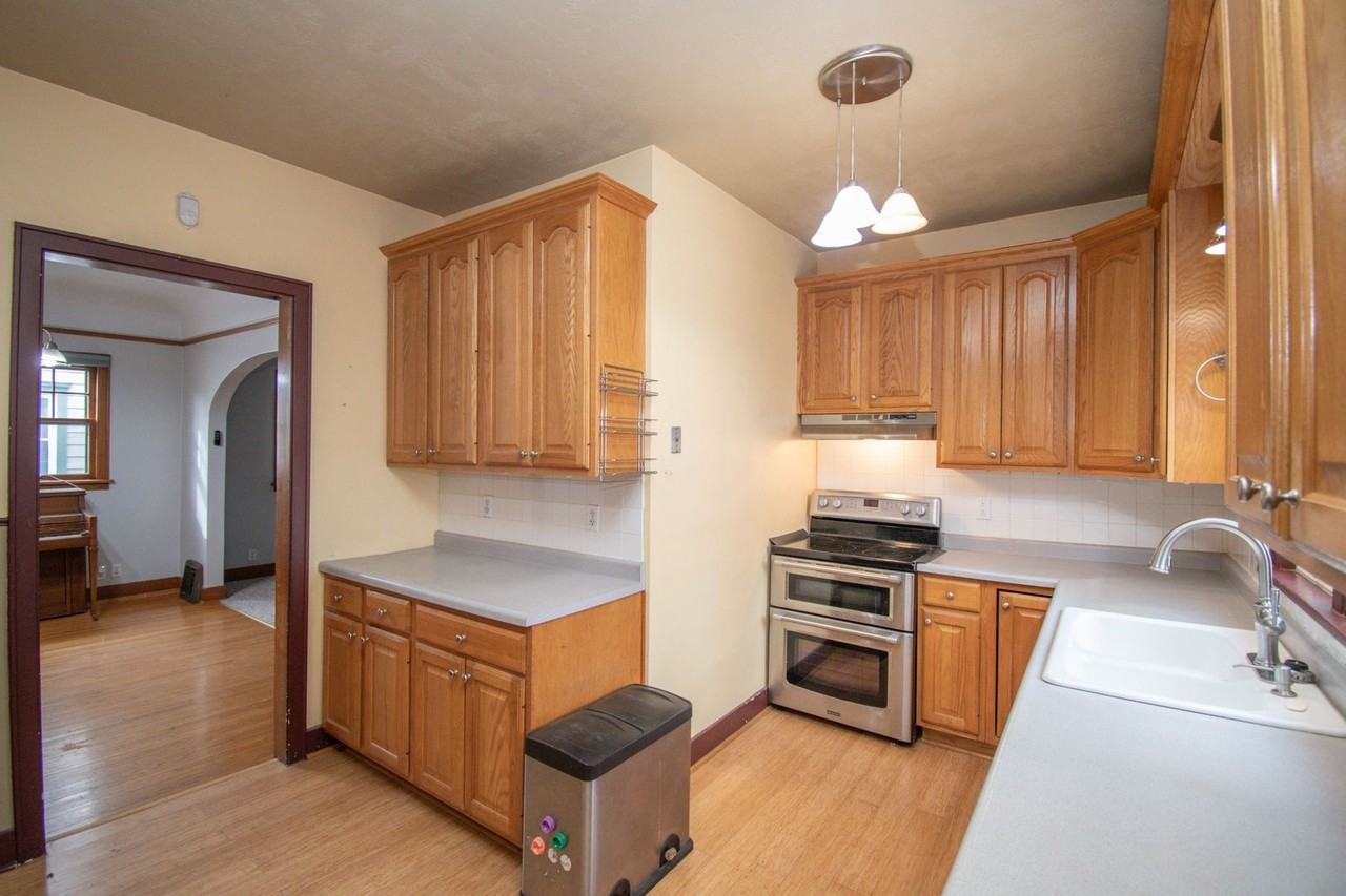 2116 S Euclid Ave - Photo 5 of 47