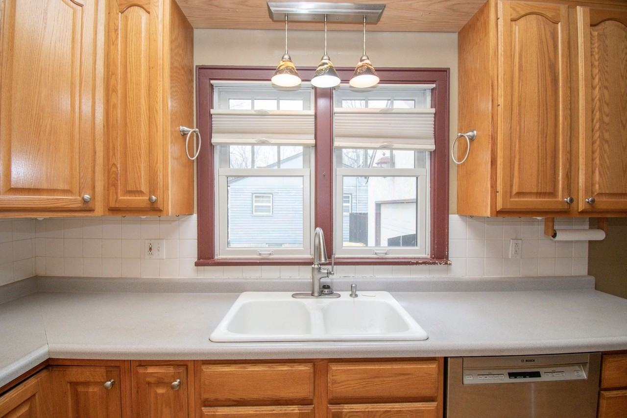 2116 S Euclid Ave - Photo 7 of 47