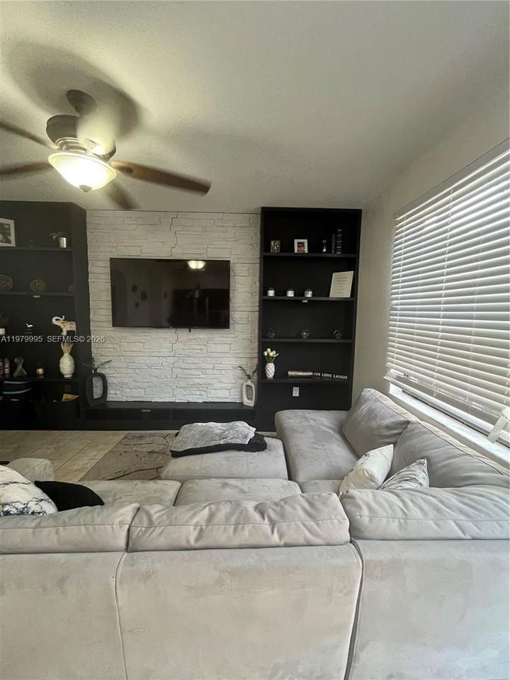 11271 Sw 240th St - Photo 5 of 20