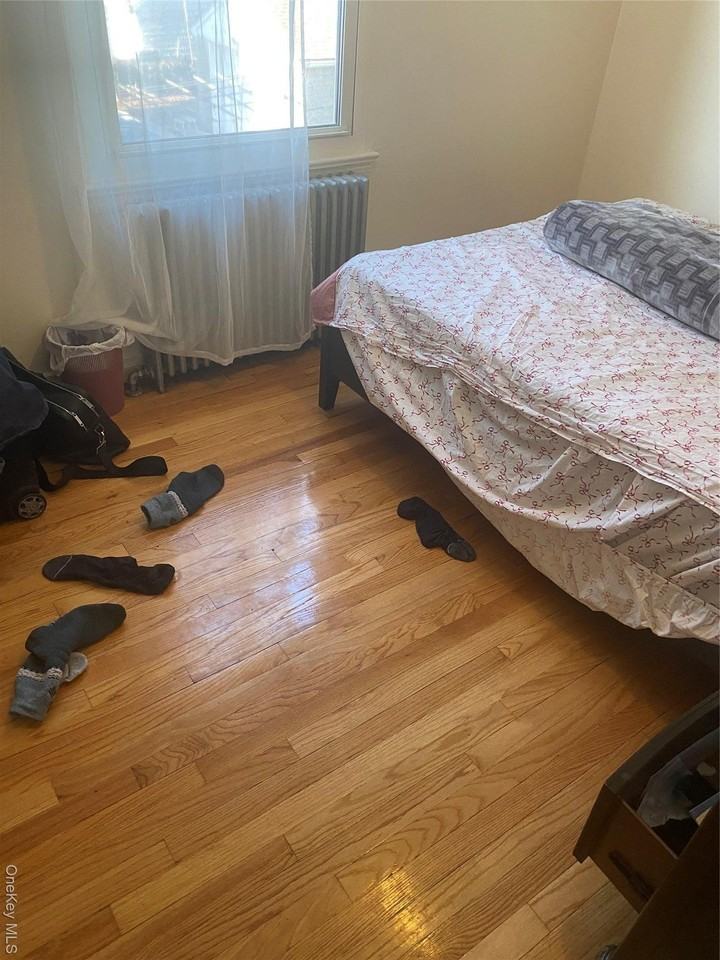 8419 150th St 2nd Fl - Photo 3 of 7