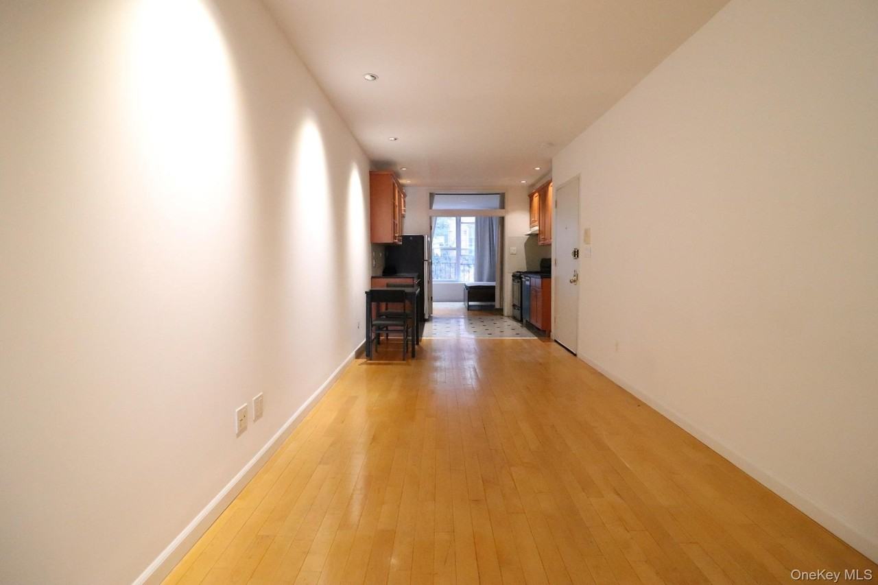 528 W 46th St Apt 3e - Photo 6 of 9