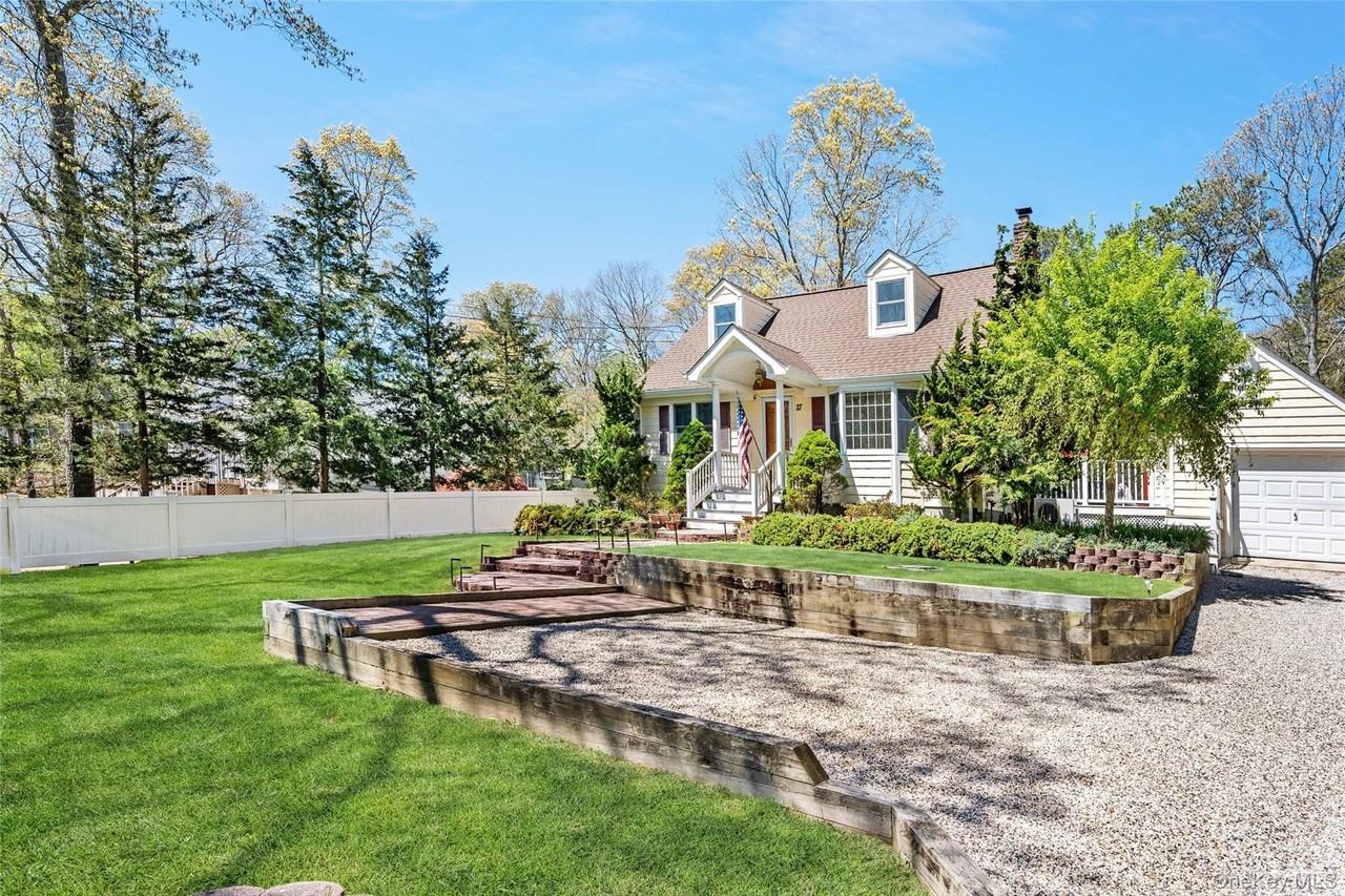 27 Summit Blvd - Photo 3 of 23