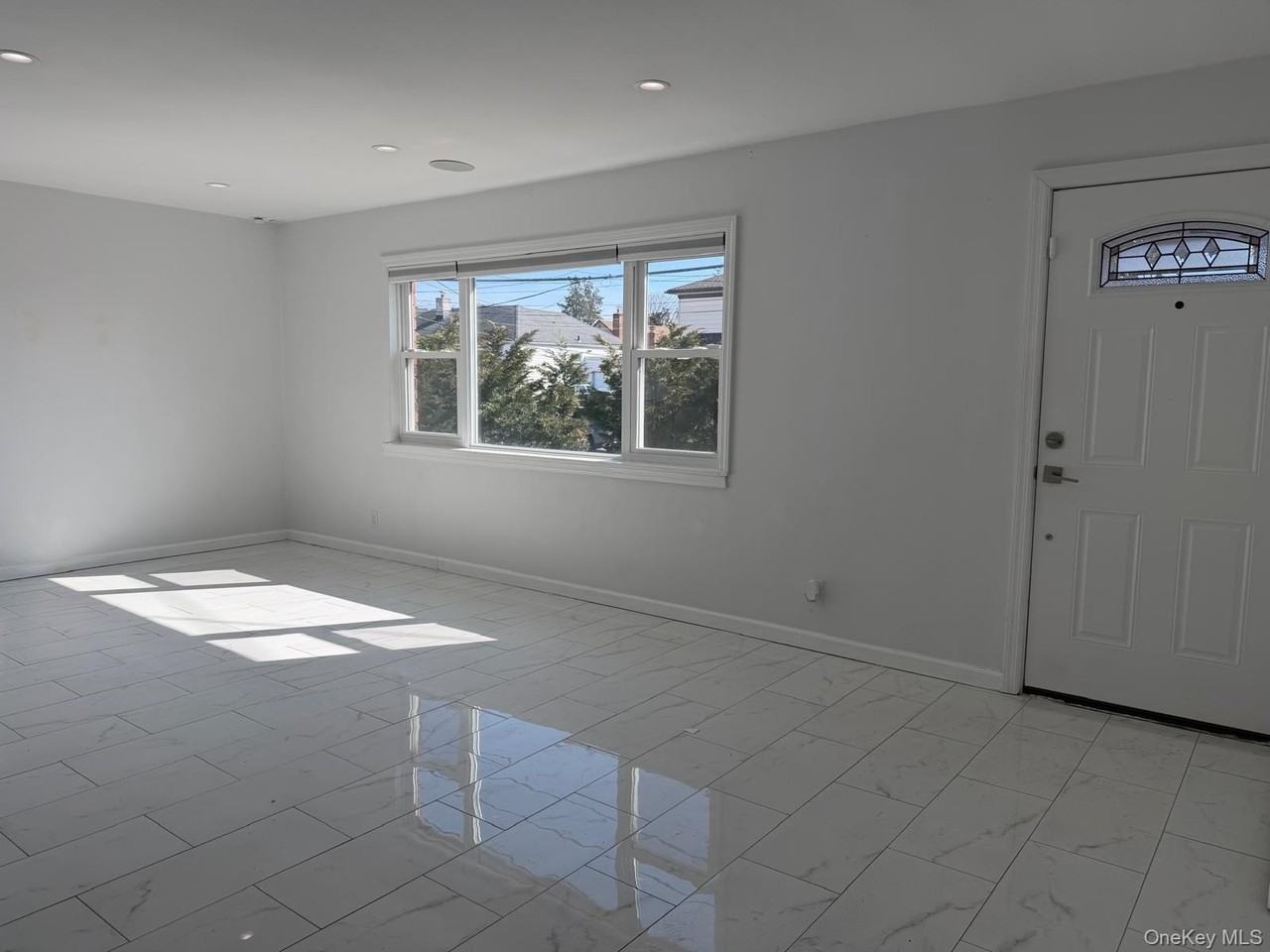 1 Munro Blvd Apt 1 - Photo 2 of 11