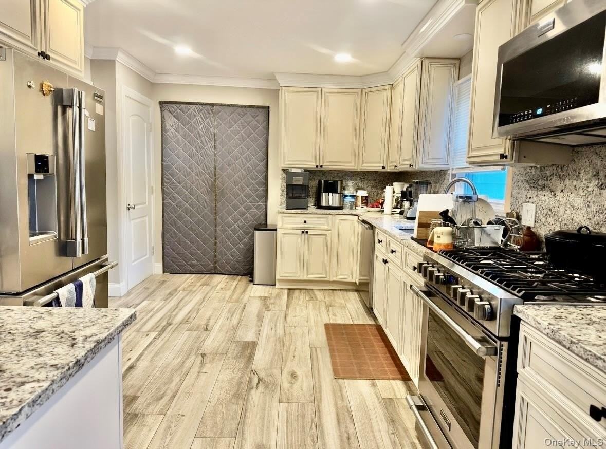 107 Fairview Ave - Photo 2 of 17