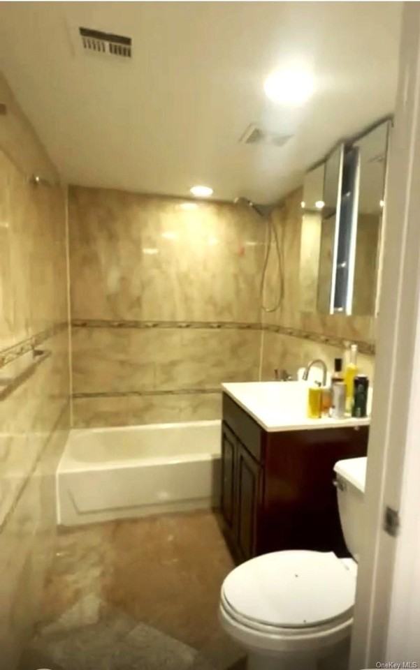 10427 38th Ave Apt 1b - Photo 4 of 13