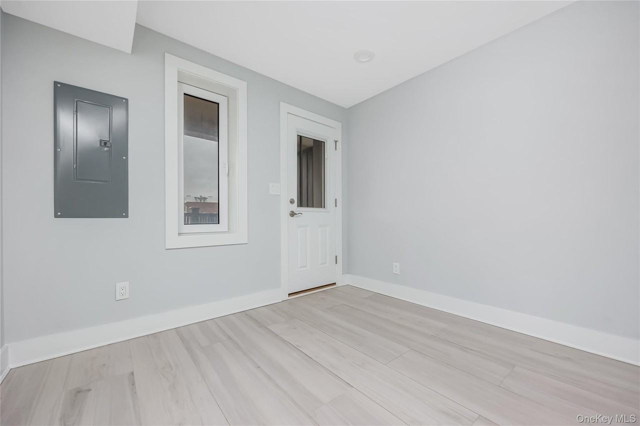 218 Sunrise Hwy Apt 2e - Photo 5 of 11