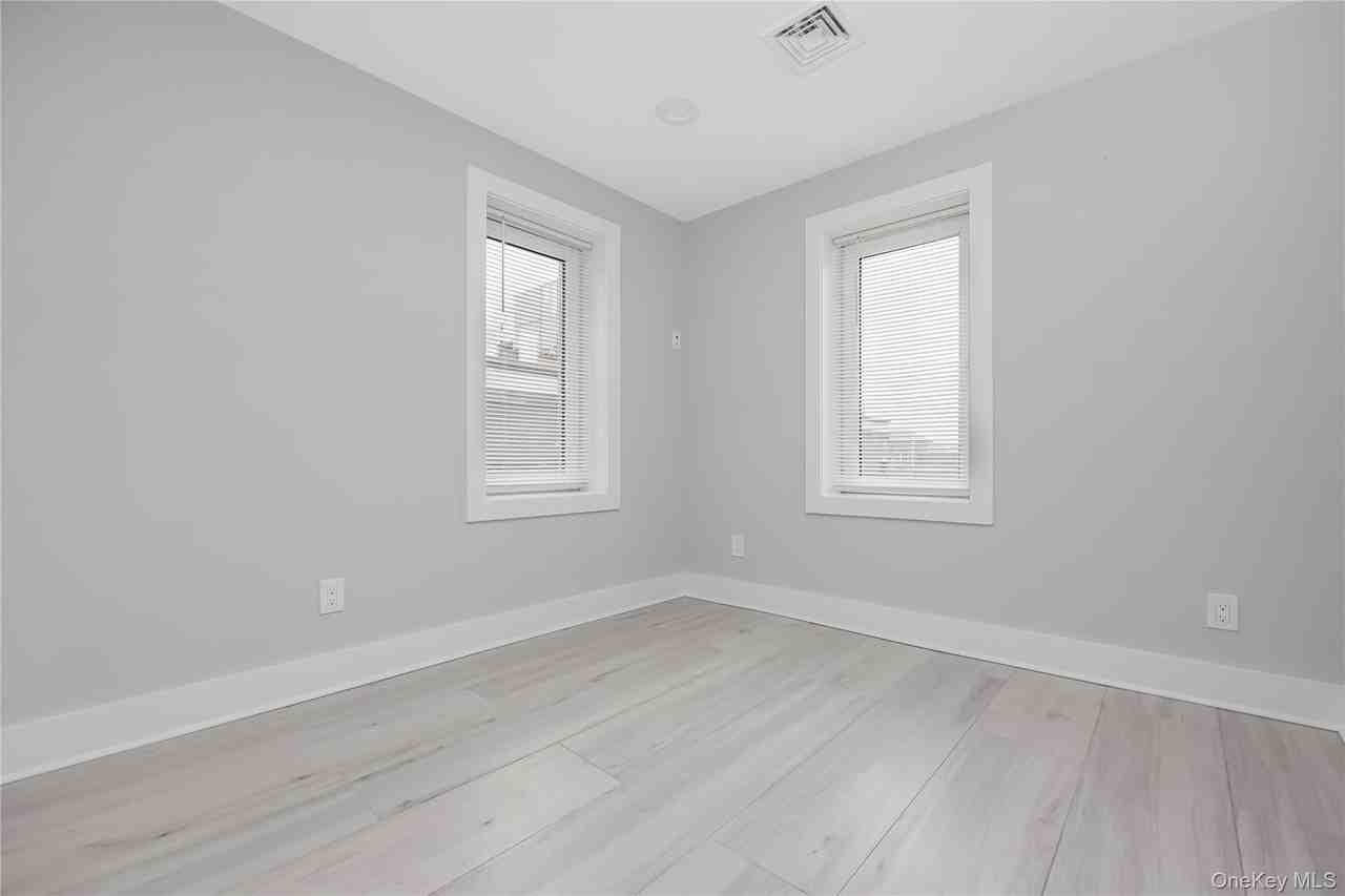 218 Sunrise Hwy Apt 2e - Photo 7 of 11