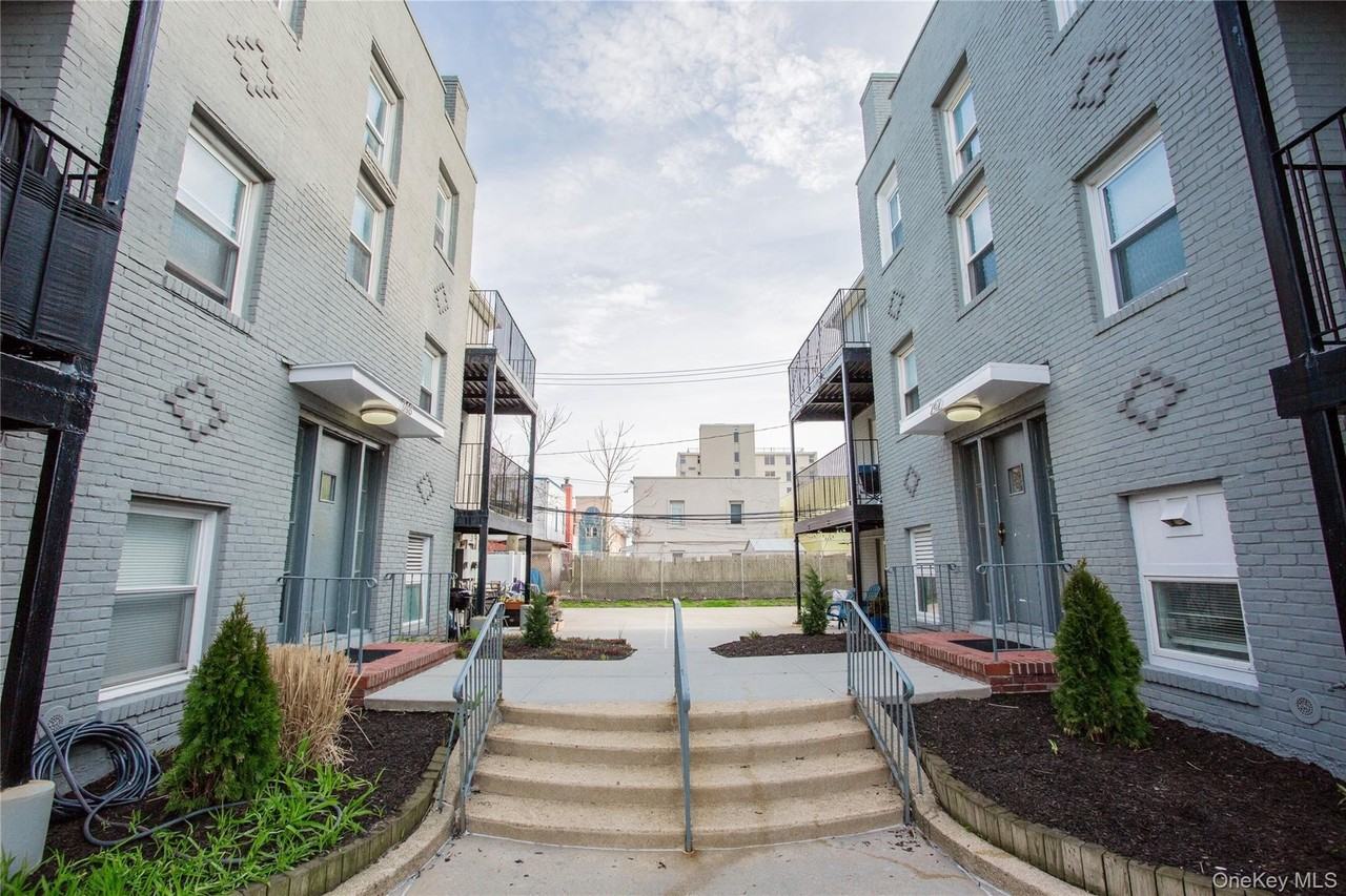 248 E Broadway Apt 5 - Photo 2 of 18