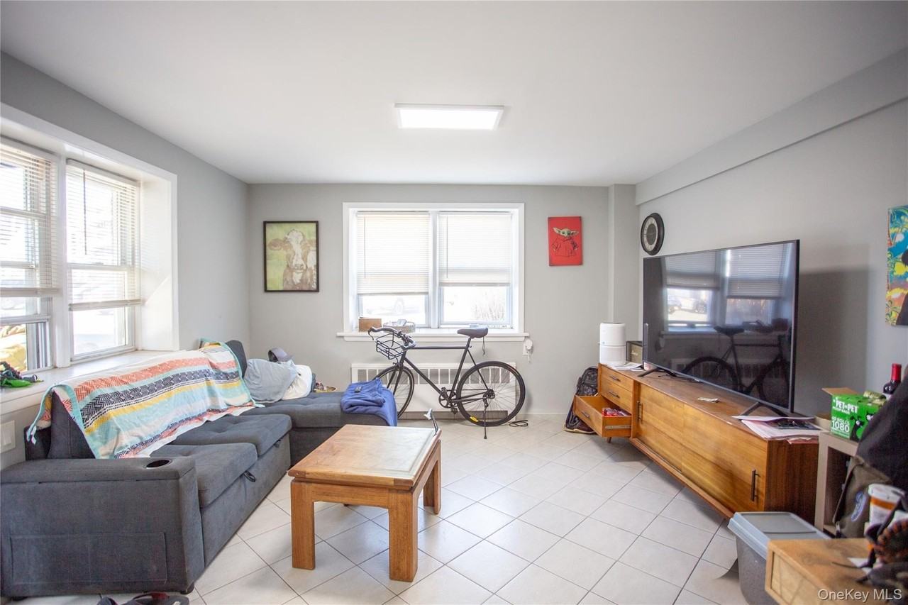 248 E Broadway Apt 5 - Photo 3 of 18