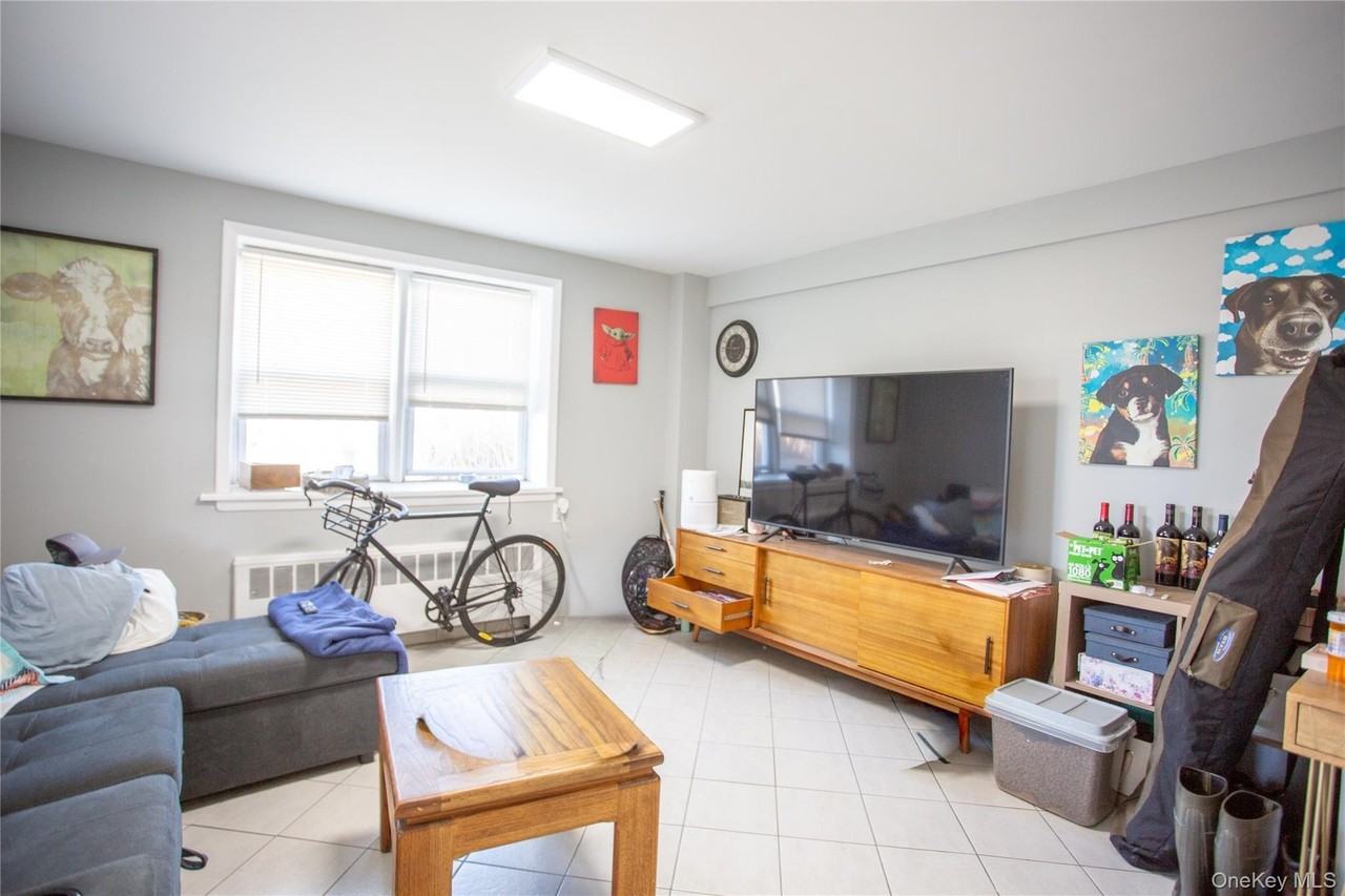 248 E Broadway Apt 5 - Photo 4 of 18