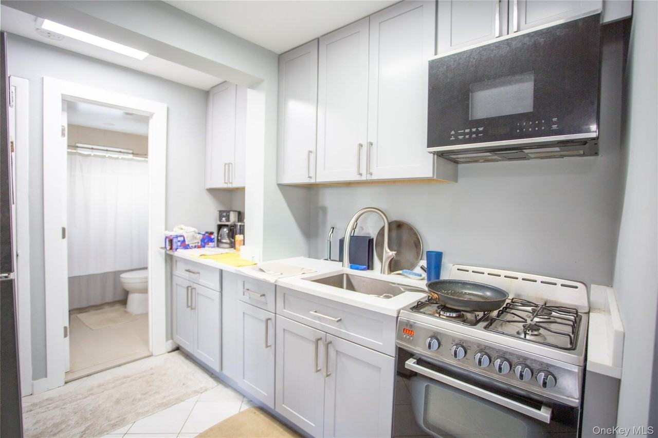 248 E Broadway Apt 5 - Photo 6 of 18