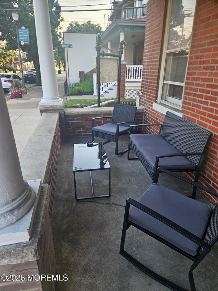 11 Washington St Apt 1 - Photo 3 of 20