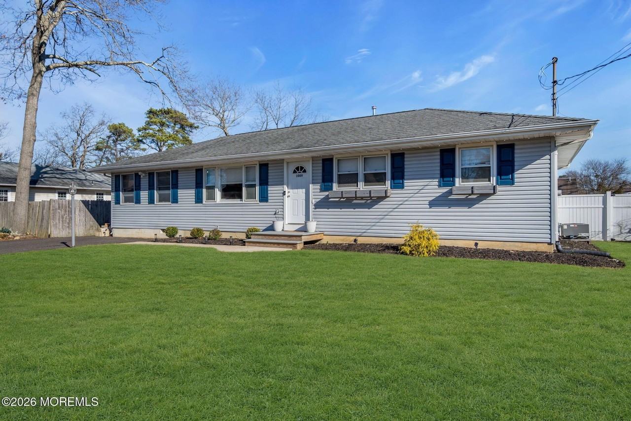 1009 Cable Ave - Photo 2 of 50