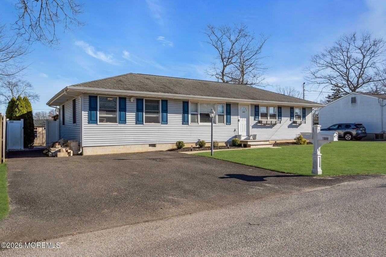 1009 Cable Ave - Photo 3 of 50