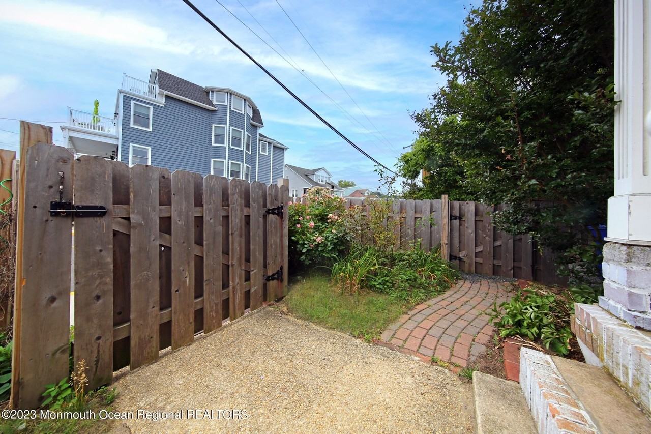 16 Cornwall St - Photo 7 of 19