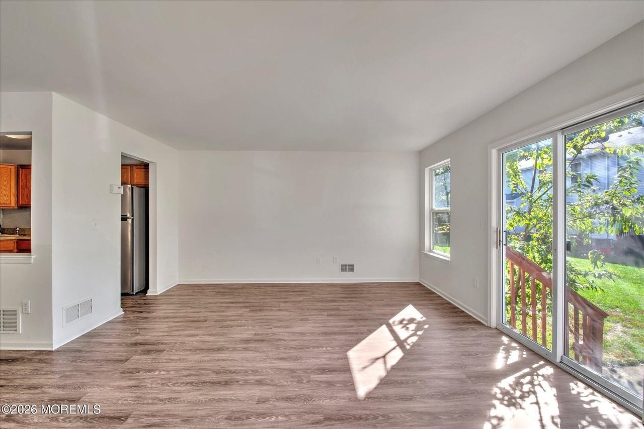 11 Esplanade Way - Photo 5 of 40