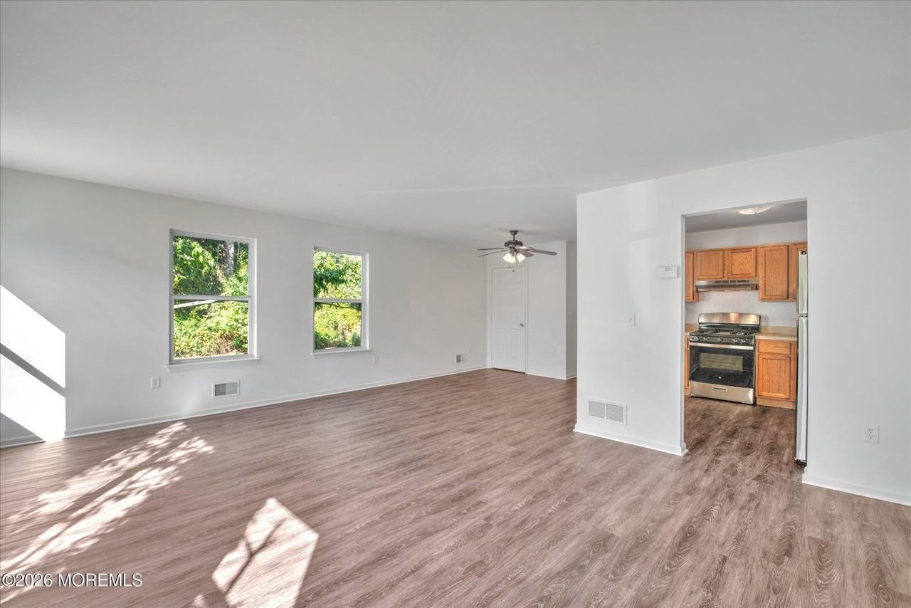 11 Esplanade Way - Photo 7 of 40