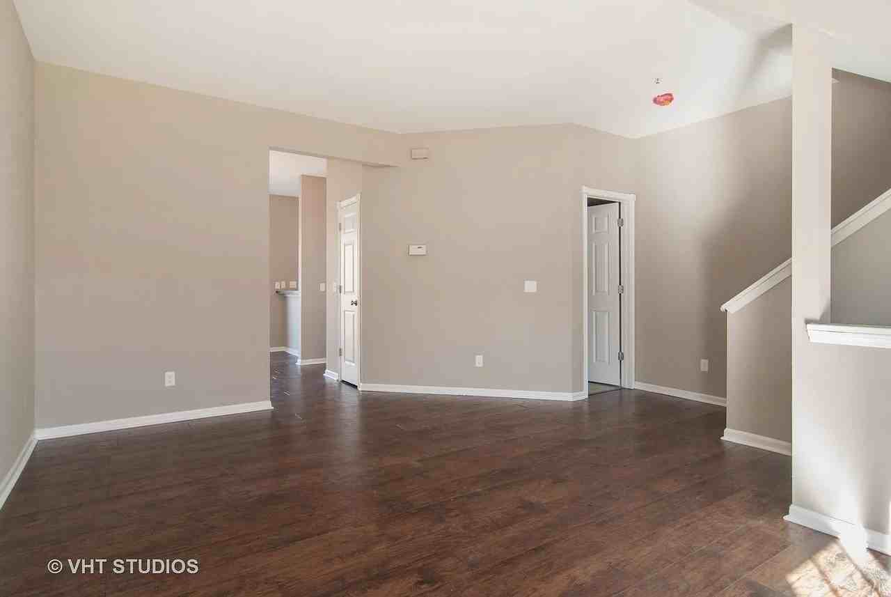 1325 Chestnut Ln - Photo 3 of 9