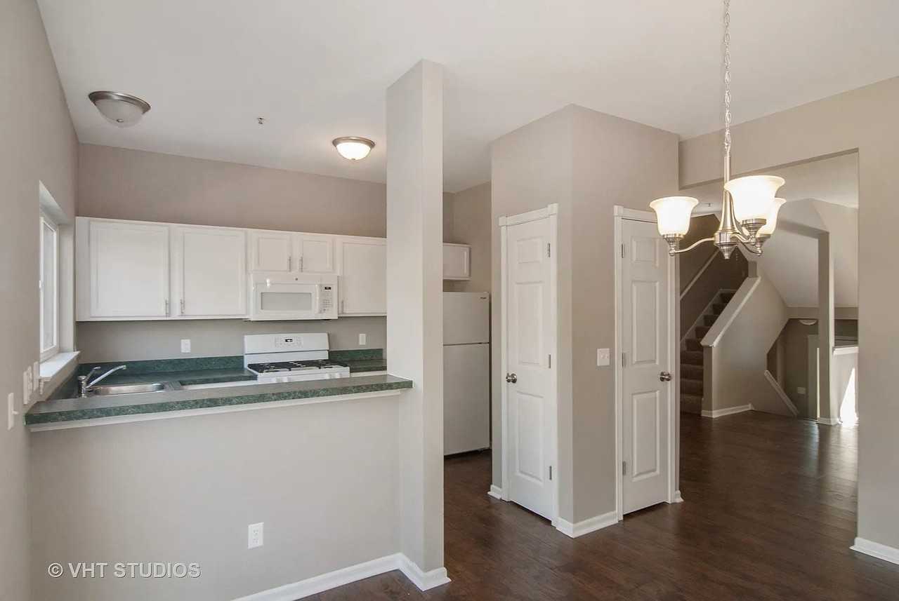 1325 Chestnut Ln - Photo 4 of 9