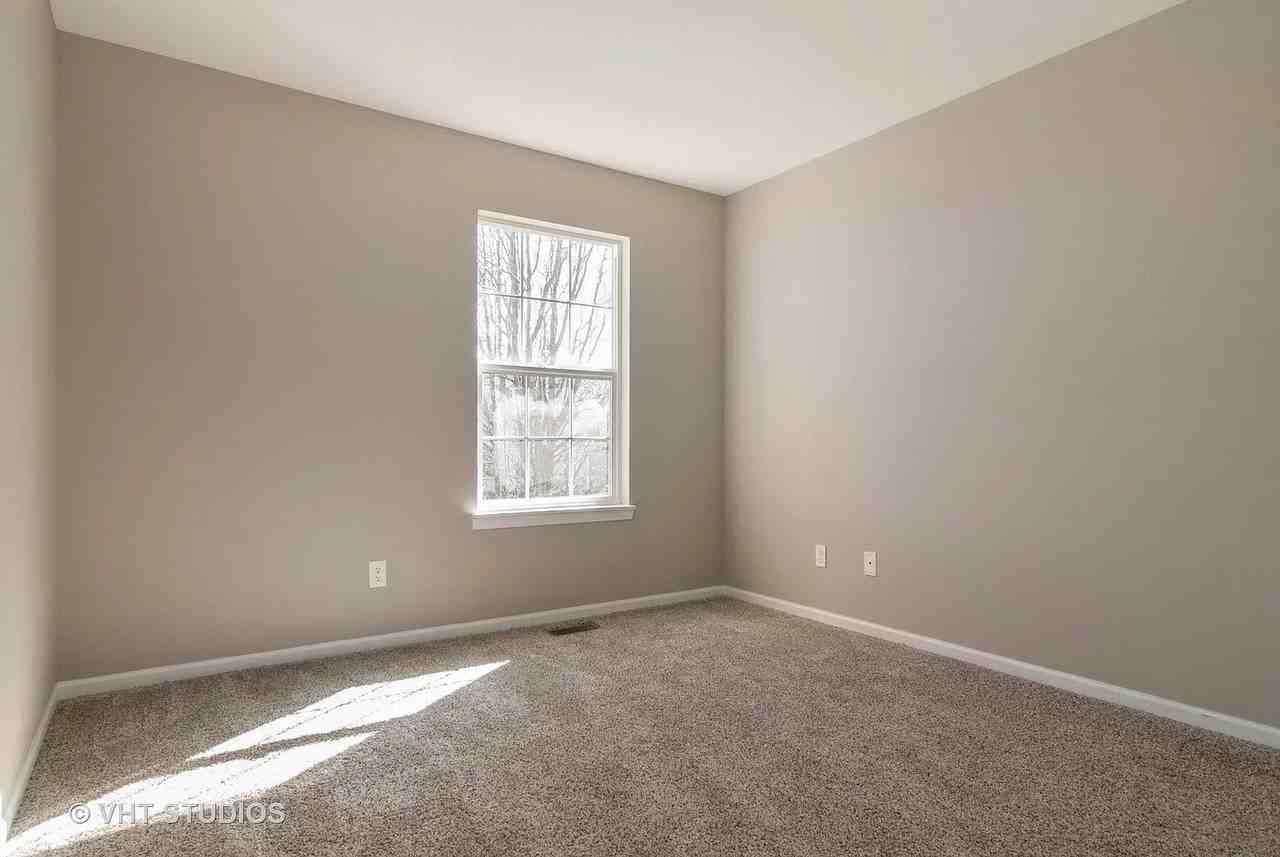 1325 Chestnut Ln - Photo 7 of 9