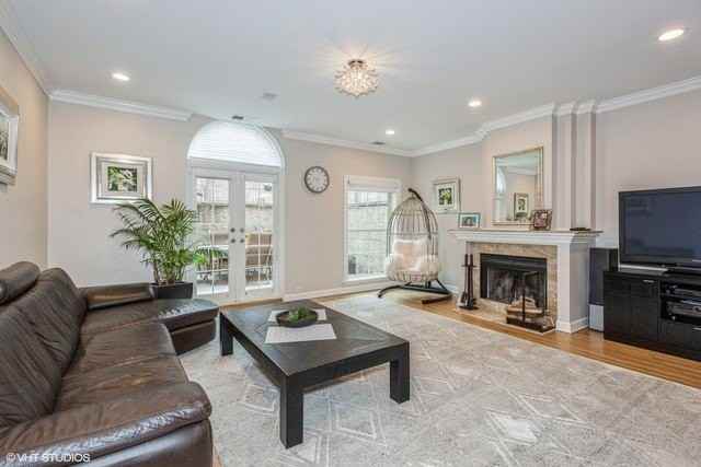 339 W Webster Ave Unit 6 - Photo 3 of 15