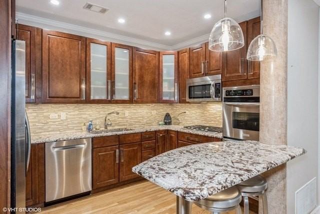 339 W Webster Ave Unit 6 - Photo 4 of 15