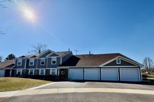 featured image of 601 Eastview Ct Unit V1