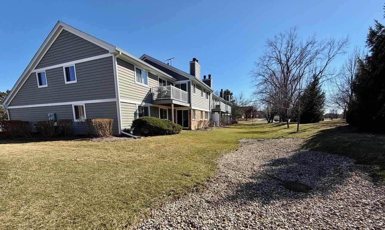 601 Eastview Ct Unit V1 - Photo 3 of 4