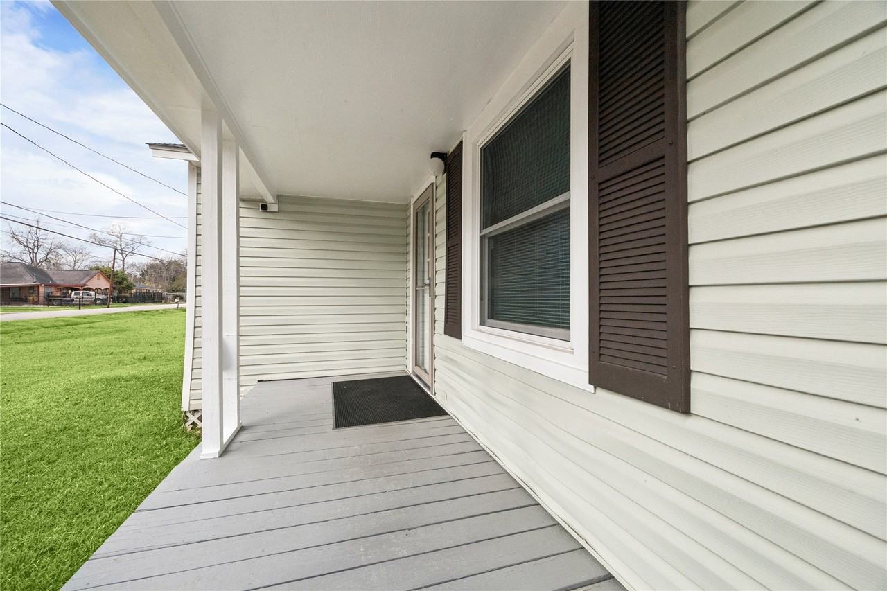 12537 Terrance St - Photo 4 of 28