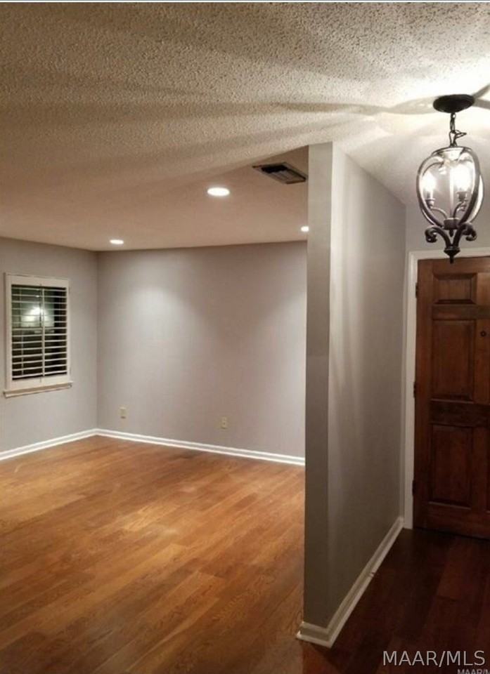 2461 Price St Apt C - Photo 3 of 14