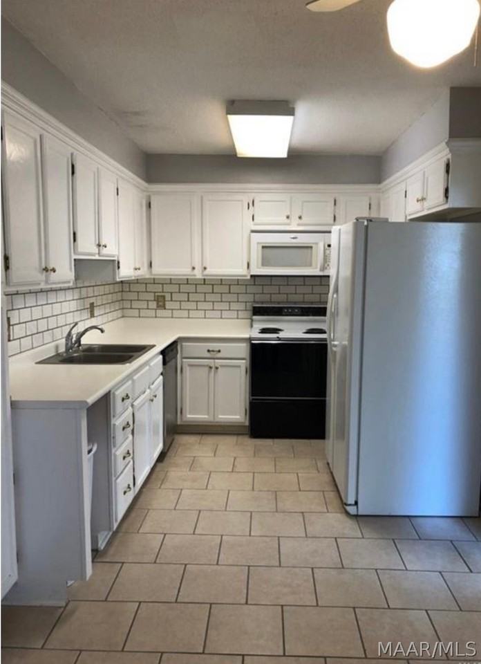 2461 Price St Apt C - Photo 7 of 14